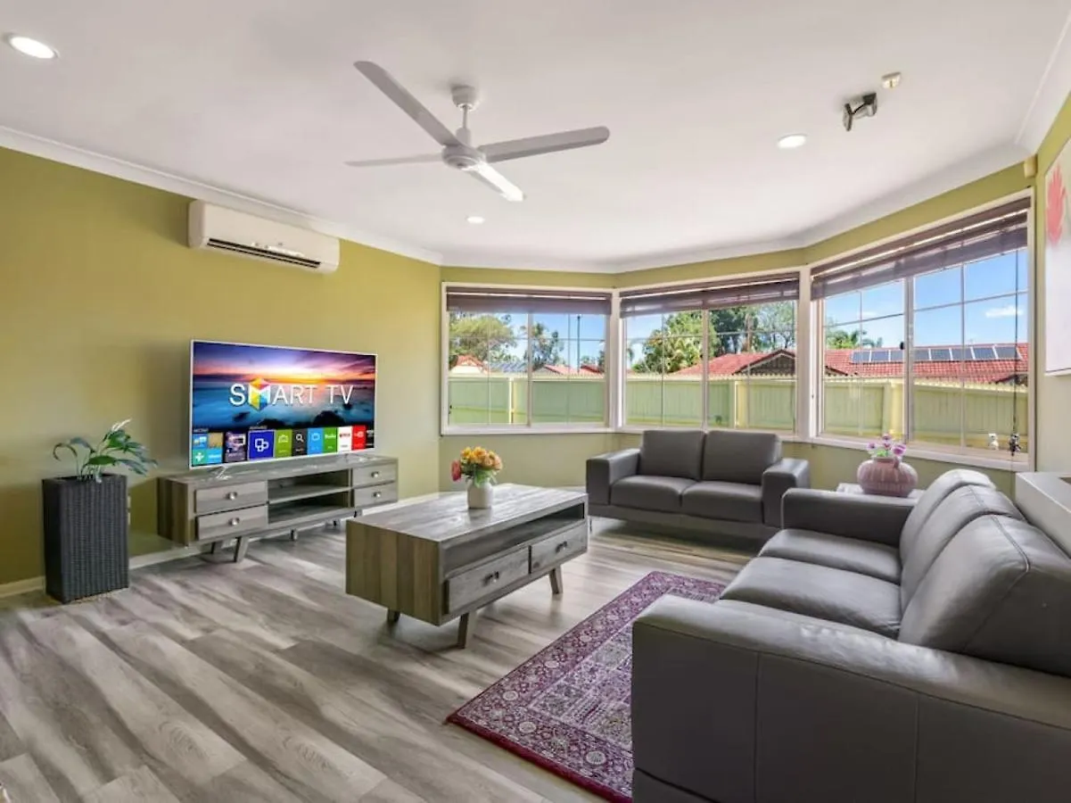 Spacious 4Br Family Retreat Near Mall At Forest Lake location